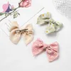 Haaraccessoires print boog clips schattige meisjes madeliefje bloemen katoenen stof bogen voor baby kinder haarspelden kinderen