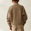 Babyflickor Designerkläder Sweatshirts 2022 Pojk- och flickkläder Barn Boutique Långärmad T-shirt Mode Mångsidig bokstav med rund halsringning