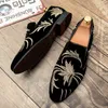 Mocassins britanniques hommes chaussures noir daim artificiel rétro exquis broderie sans lacet mode affaires décontracté mariage discothèque quotidien AD309