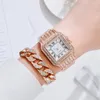 Нарученные часы роскошные бриллиантовые женщины смотрит на квадратные золотые часы дамский вариант запясть