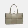 Newarrivals Designer Classic Arco Tote Baguette-Einkaufstasche für Damen, geflochtene Umhängetasche aus Rindsleder, gewebt mit Opp-Beuteln, 22 cm/35 cm, 061703