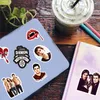 50pcs The Vampire Diaries ملصقات كلاسيكية مسلسل تلفزيوني أمريكي كلاسيكيون للأطفال على لوحة التزلج على متن الدراجات النارية ملصق دراجة دراجة نارية شارات بالجملة بالجملة