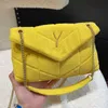 22S Sac à bandoulière à rabat classique Tissu supérieur Enveloppe jaune Diamant à carreaux Chaîne matelassée Lettre en métal Sac à bandoulière orné de sacs à main de créateurs de luxe français pour dames