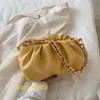 Сумка для дизайнеров для вашной сумки YD Bottegss Women Wenetss Clutch Sacks маленькая сумка женщин 2023 Новая корейская мода толстая цепь одна