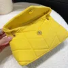 22S Sac à bandoulière à rabat classique Tissu supérieur Enveloppe jaune Diamant à carreaux Chaîne matelassée Lettre en métal Sac à bandoulière orné de sacs à main de créateurs de luxe français pour dames