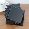 Bordmattor Uppsättning av 6st Square Leather Cup Pu Coasters Mat med hållare Hem Drink Tea Bottle Dåligt kaffe