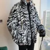 جاكيتات الرجال Faux Fur Fur Coat for Men Tignlar Tiger Leopard يقلد سترة سميكة الشتاء الدافئ الدافئ زخرفة أفخم في ملابس الرفوف الفضفاضة 220930