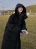 Casacos de trincheira feminina de espessura na jaqueta de algodão, a versão coreana feminina do longo pão de inverno parkas 2022 com capuzes compridos na altura dos joelhos