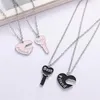 Colares pendentes Colar de amizade moderna para homens homens preto cor rosa -key Heart Heart Style fofo design criativo jóias acessórios