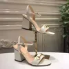 Sandales pour femmes de style européen classique de luxe, chaussures habillées à la mode, sandales à talons, lettre en cuir, pour rendre la semelle extérieure en caoutchouc plus colorée, chaîne en or