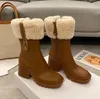 Mulheres Botas de tornozelo 22SS Pur outono de inverno Pluxh Motorcycle Boot Slip na plataforma andando botas táticas ao ar livre tênis casuais de alto nível casual