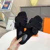 Päls märke kvinnor sandaler designer tofflor plattform glider spänne godis färg toffel sommarsandal modeskor med ruta 55226