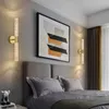 ウォールランプノルディックミニマリストのLEDストリップランプホームベッドルームのベッドサイドの明るいアクリルチューブスコニスミラーのためのモダンライト