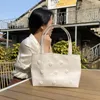 Abendtaschen Einfache süße Blume weiße Frauen Schulter Handtasche 2022 Sommer täglich große Kapazität PU Casual Damen Mode Einkaufstasche All-Match