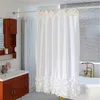 シャワーカーテンソリッドホワイトレースフリルカーテンファッションヨーロッパポリエステル防水バスルームの装飾用ニッケルフック付き
