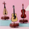 Oggetti decorativi Figurine Stazione di servizio Carillon Decorazione della casa Plastica Macchinari a manovella Retro Ottava Gioielli Chitarra Violino Rotante 220930