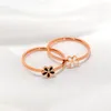 Casual Kleine Gänseblümchen Blumen Titan Stahl Ring Weibliche Mode Band ringe Für Frauen Männer Schmuck geschenk