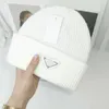 2022 مصمم قبعة محبوكة قبعة قبعة قبعة رجال خريف الشتاء أغطية جمجمة فاخرة غير رسمية بيع عالية 16 لون
