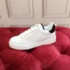 Topp män kvinnor casual skor designer botten besatt spikar mode insider sneakers svart rött läder låg top skor storlek35-45 asadaws