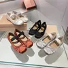 Bowtie Ballet Flats Tasarımcı Ayakkabı Kadın Kırışıklar Kırmızı Mullershoes Walkflat Ayakkabı Elbise Sevgililer Yaz Cazibesi Yürüyüş İpek Klasik Konfor Lüks