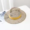 Brede randmutsen 2022 Flat Top Raffia Ribbon Straw Hat Zomer dameskappen Pearl Beach Zon Solid Color Broken Edge Fashion