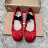 Bowtie Ballet Flats Tasarımcı Ayakkabı Kadın Kırışıklar Kırmızı Mullershoes Walkflat Ayakkabı Elbise Sevgililer Yaz Cazibesi Yürüyüş İpek Klasik Konfor Lüks