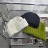 Kvinnors modedesigner Skull Caps Par av höst- och vinter beanie varm ull brev fast färg stickad hatt