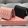 Miu Small Matelasse Portafoglio in nappa con patta con chiusura a scatto Designer Donna Zipper Space Wallets Tre slot per carte di credito Borsa di lusso