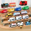 Diecast Model Car Kids RC Electric Train Set Locomotive Magnetic Slot jouet Ajustement pour Wooden Railway Track Toys Enfants Cadeaux 220930