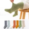 Erkekler ve Kızlar Pamuk Çoraplar Sıradan Şeritli Diz Yüksek Bebek Uzun Tüp Çoraplar Bootes Çorap Çocuk Bacak Isıtıcıları Socken