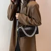 Bolsas de noche Cinturón ancho Hombro Bolsa lateral para mujeres 2022 Tendencia Diseñador de moda Patrón de piedra Bolsos de cuero Pequeña cadena Crossbody