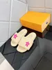 lv louis vuitton Вы Hochwertige Wintermänner Cartoon Pantoffeln Mode faulen schwarzen weißen Buchstaben Frauen Designer Schuhe sexy Plattform Lady 100% Halten Sie warme Wolle Flop