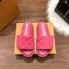 Zapatillas en relieve para mujer Diseñadores Piscina Almohada Pisos Sandalias Moda Dama Nuevas zapatillas Ocio Zapatos de playa Sandalias de cuero al aire libre Diapositivas