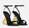 Marcas de luxo Patente Sandals de couro Summer Sapatos femininos Pop salto dourado Bombeas pretas de carbono Black Gladiator Sandalias EU35-43