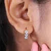 Clip d'oreille à vis RandH 3,5 mm 0,17 CT chaque coupe ronde 3 pierres Moissanite Clip d'oreille Or jaune 18 carats Boucles d'oreilles délicates pour femme Couleur D Mois
