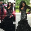 2022 Ny bling svart sjöjungfru lång ärmfjäderfrikanska balklänningar med tåg djup v-hals plus storlek examen party klänning form204d