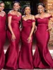 Sexig lång Bourgogne sjöjungfru nigerianska brudtärna klänningar för svarta flickor utanför axeln sveptåg Vestido de Fiesta de Boda