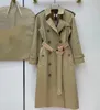 Femmes coupe-vent vestes de créateurs manteau d'hiver mode bouton treillis style classique dame long manteau avec ceinture style cape court win198B