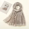 Lady Fashion Luxury Vistcose Sconef Rose Floral Bads Fringe Hijab Shawls e envolve o designer de ECHARPE FOURARD 180X70CM