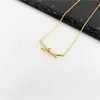18k Gold rostfritt stål lyxiga hänge halsband T Sweet Bow Bowknot Designer Halsband med Shining Crystal Zircon Choker Party J9947370