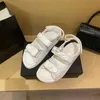 Designer Kvinnor Sandaler Högkvalitativa kvinnors glider Chanel Crystal Calf Leather Casual Shoes Quiltad Platform Summer Beach Slipper 35-4 Med Box 568