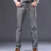 Мужчины растягиваются регулярные джинсы. Деловые повседневные классические стиль модные джинсовые брюки мужчины черно -голубые серые брюки 220811