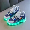 Rozmiar 26 37 Dzieci świecące buty Dzieci Lumous Sport Running Boys Fashion Light Up Sneakers Girls Soft Bottom 220811