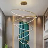 Loft lägenhet villa ihåliga vardagsrum hängslampor duplex bygga höghöjda ljuskronor på mellanvåningen modern heminredning