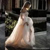 NOUVEAU Champagne Manches Longues Tulle Bohemian Beach Plus La Taille Robe De Mariée Hors Épaule À Volants Robe De Mariée Robes Vestidos De Novia