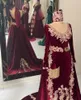 Árabe Caftan Marocain Borgoña Vestidos de noche Terciopelo Encaje Applqiue Cuentas Sirena Vestidos de baile robe de soiree de mariage