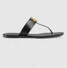 Slipperdesigner Slide Summer Sandals Fashion Men Beach Inomhus Flat Flip Flops Leather Lady Women Dams Tisters Storlek 35-45 Sandaler