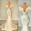 2022 Abiti da sposa eleganti vintage a sirena in raso Abiti con spalle scoperte Increspature Lunghezza pavimento Perle di perline di cristallo Occasioni nuziali lunghe Abiti formali