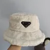 Beanie/Skull Caps Designer Bucket Hats Fashion Furry Dome Cap Cappello caldo invernale Stampa geometrica Unisex 4 colori Opzionale 8Y0M