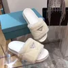 Femmes Mode Sandales Diapositives Hiver Sexy En Cuir Véritable Marque Talon Bas Brillant Sandale Dames Chaussures De Plage Dr Chaussure Plate-Forme Maison Pantoufle Fuzzy 133